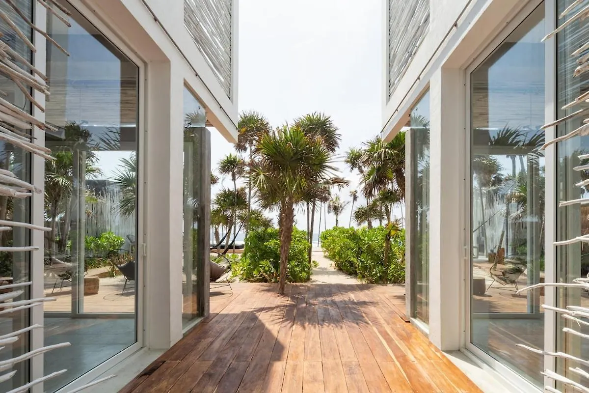 Villa Luxury Oceanfront Estate With Pool, Staff, Sleeps 24 à Tulum