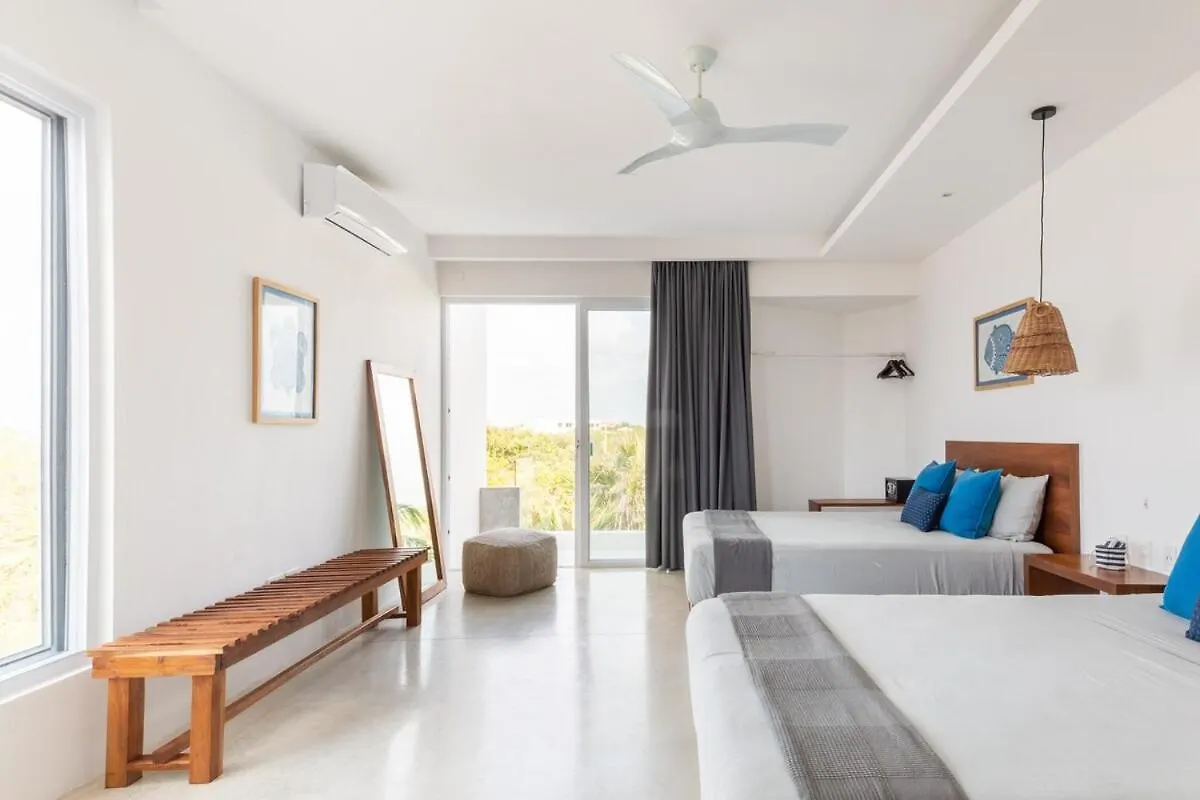 Villa Luxury Oceanfront Estate With Pool, Staff, Sleeps 24 à Tulum