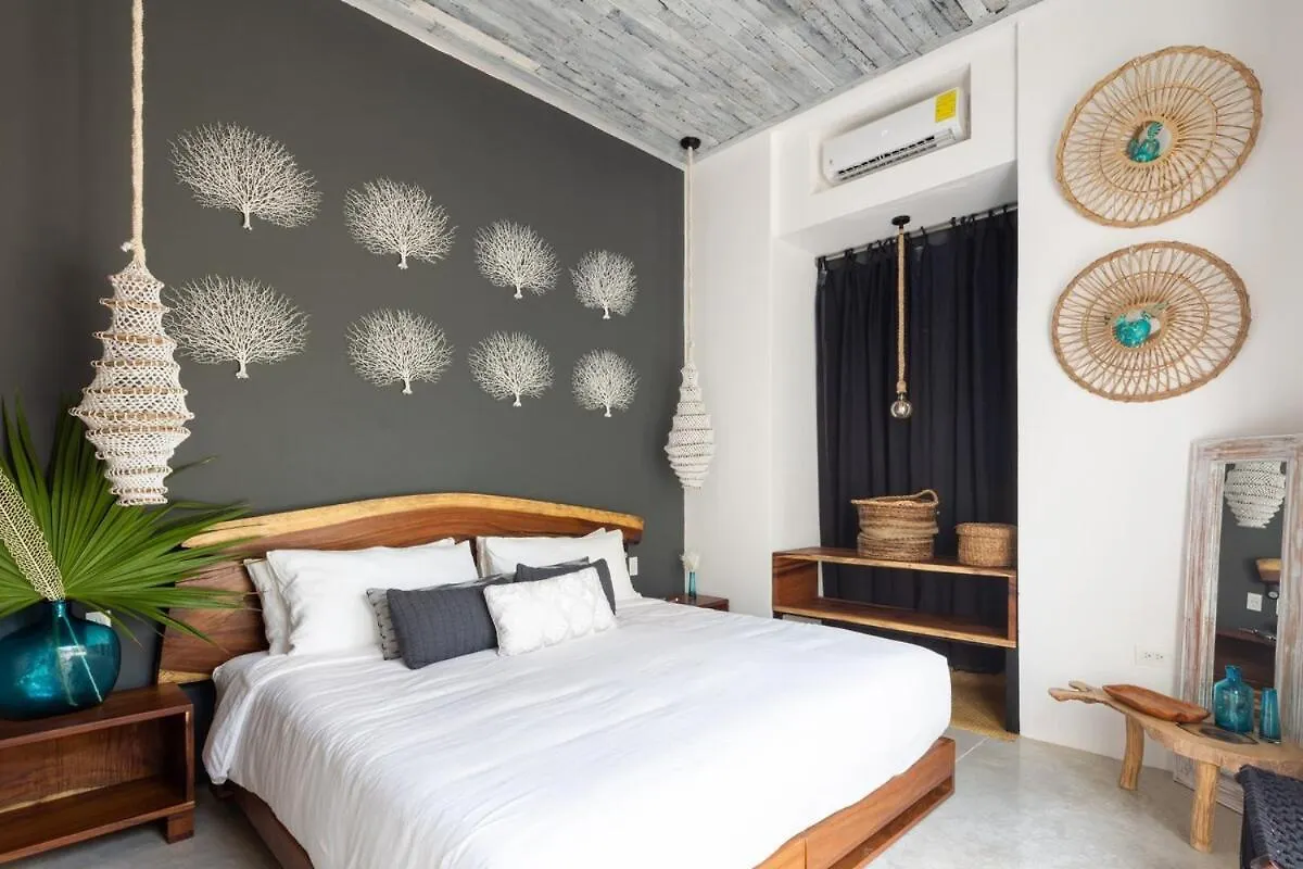Villa Luxury Oceanfront Estate With Pool, Staff, Sleeps 24 à Tulum 0*,