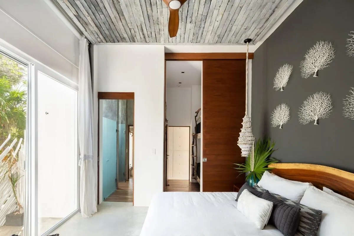 Villa Luxury Oceanfront Estate With Pool, Staff, Sleeps 24 à Tulum