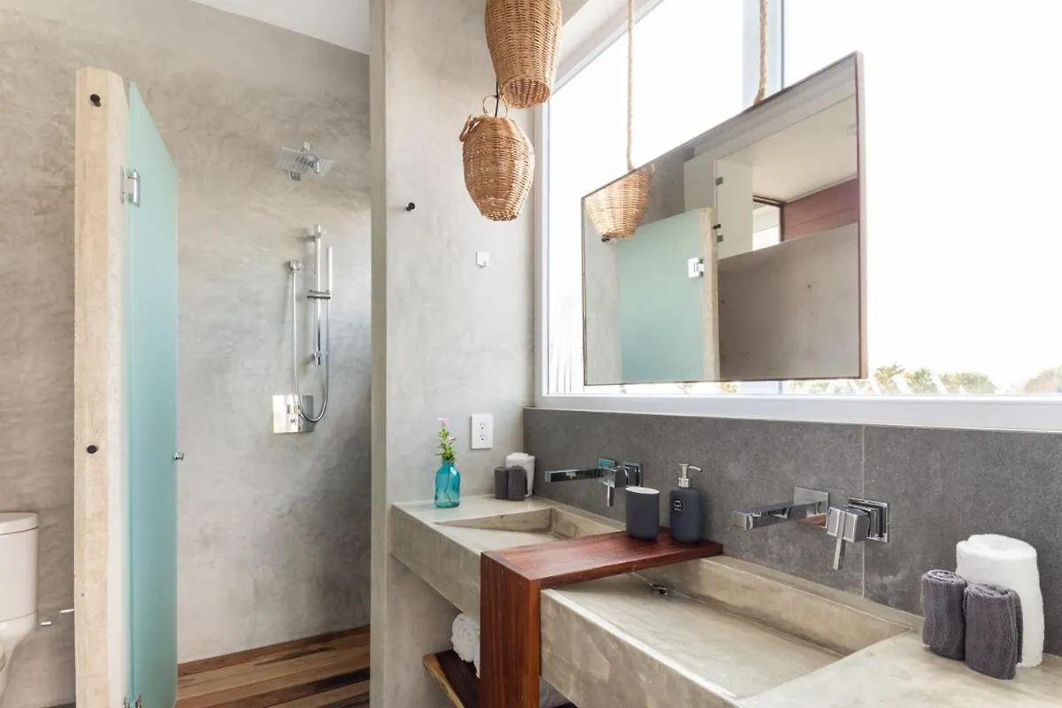 Villa Luxury Oceanfront Estate With Pool, Staff, Sleeps 24 à Tulum