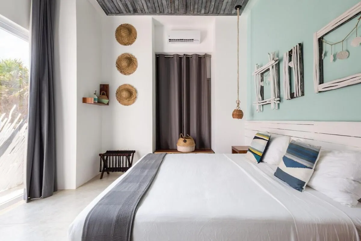 Villa Luxury Oceanfront Estate With Pool, Staff, Sleeps 24 à Tulum