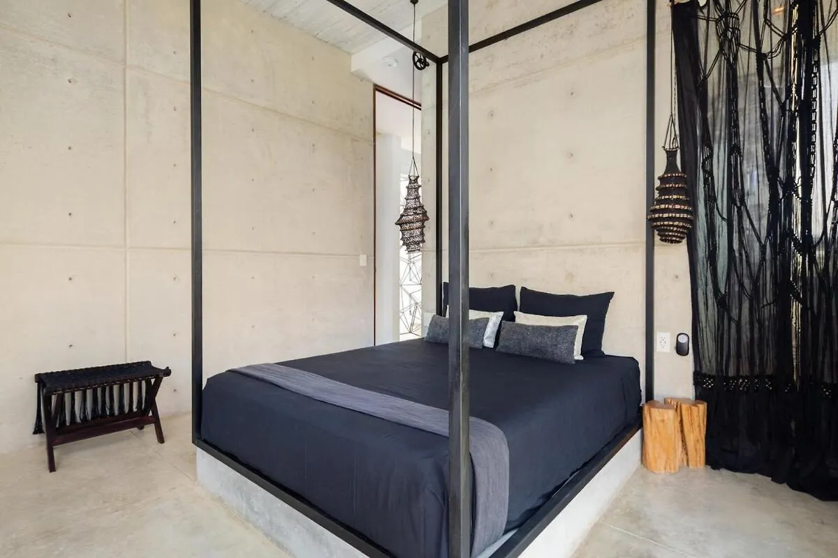 Villa Luxury Oceanfront Estate With Pool, Staff, Sleeps 24 à Tulum