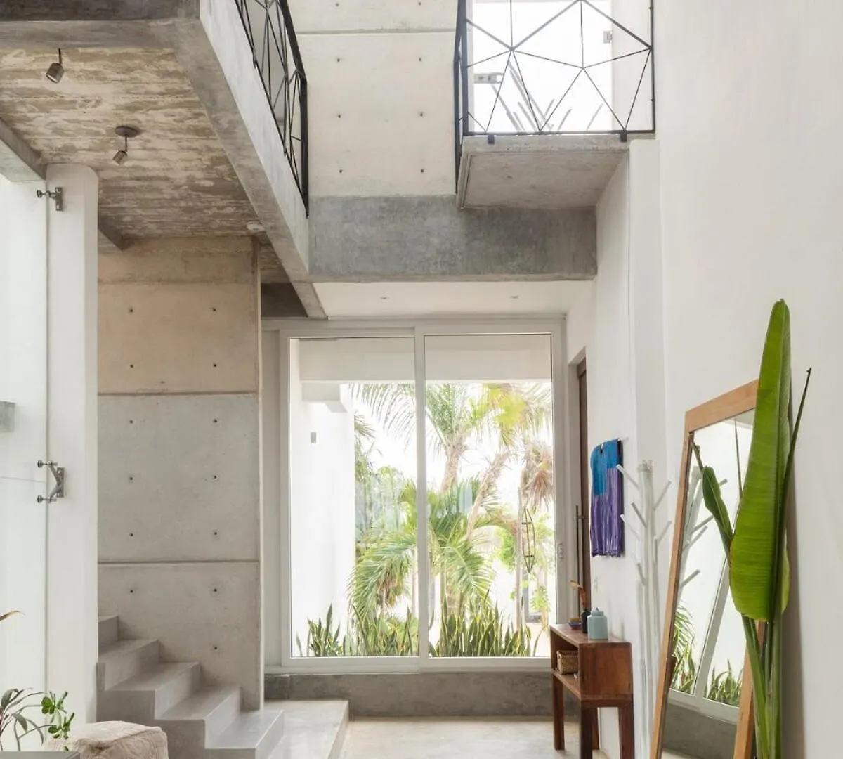 Villa Luxury Oceanfront Estate With Pool, Staff, Sleeps 24 à Tulum