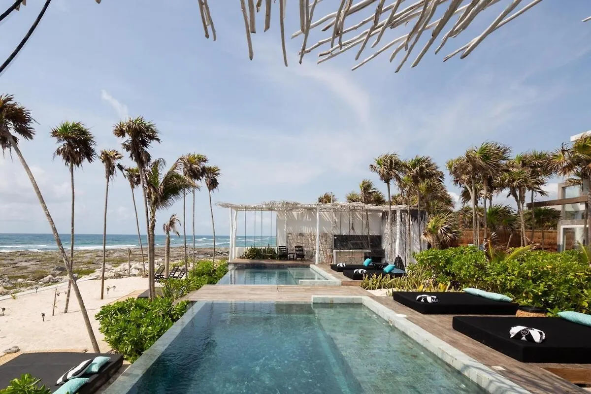 Villa Luxury Oceanfront Estate With Pool, Staff, Sleeps 24 à Tulum