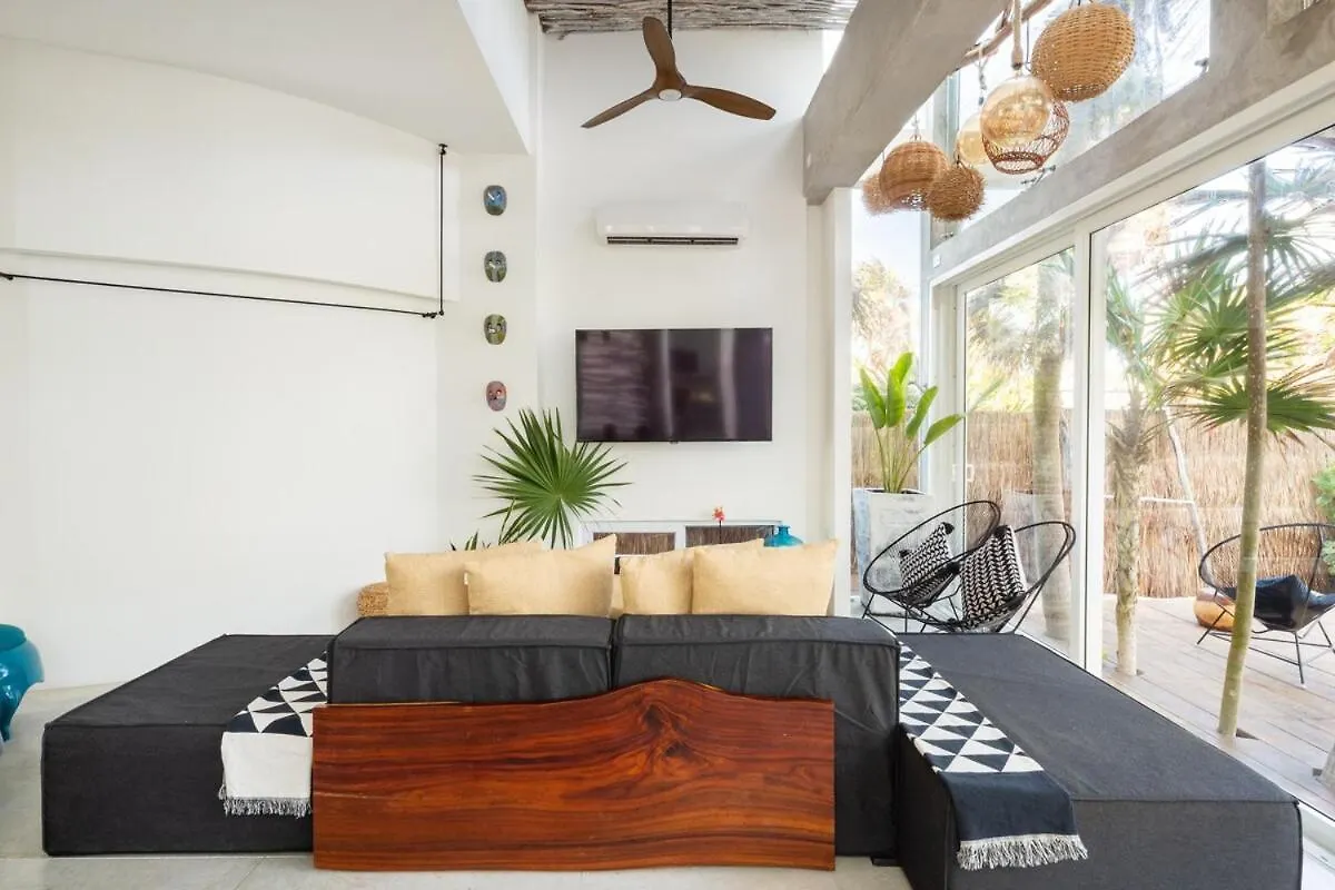 Villa Luxury Oceanfront Estate With Pool, Staff, Sleeps 24 Tulum