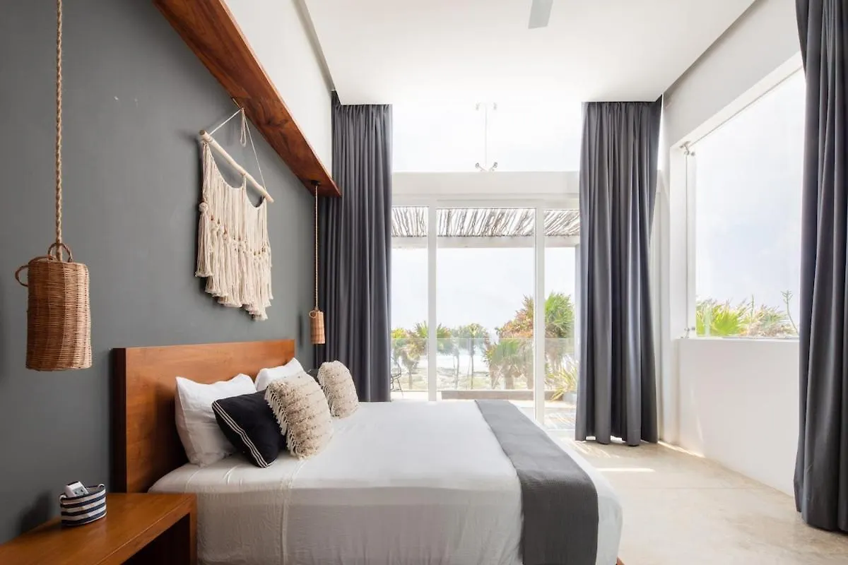 Villa Luxury Oceanfront Estate With Pool, Staff, Sleeps 24 Tulum México