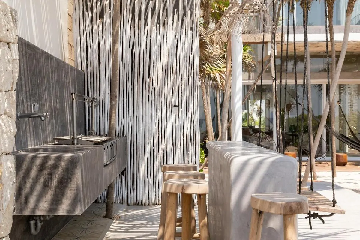 Villa Luxury Oceanfront Estate With Pool, Staff, Sleeps 24 Tulum