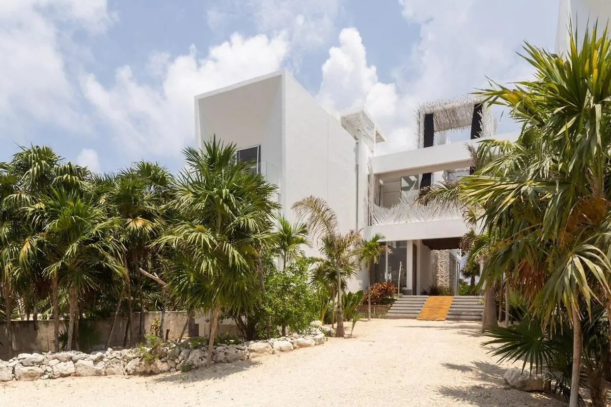 Villa Luxury Oceanfront Estate With Pool, Staff, Sleeps 24 Tulum México