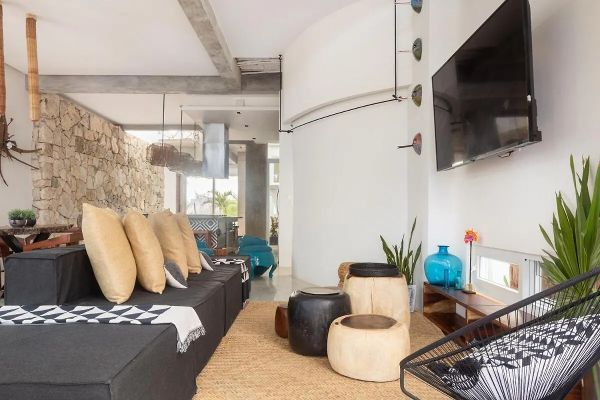 Villa Luxury Oceanfront Estate With Pool, Staff, Sleeps 24 Tulum
