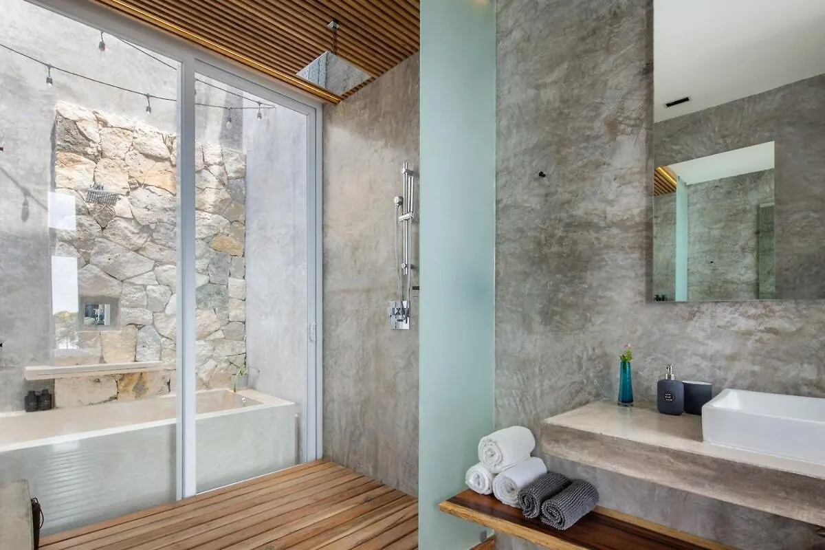 Villa Luxury Oceanfront Estate With Pool, Staff, Sleeps 24 Tulum