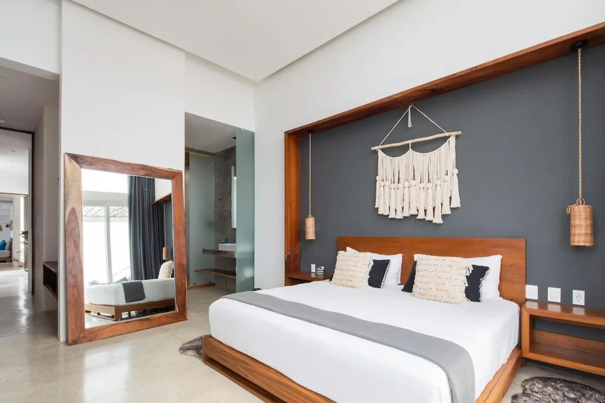 Villa Luxury Oceanfront Estate With Pool, Staff, Sleeps 24 Tulum