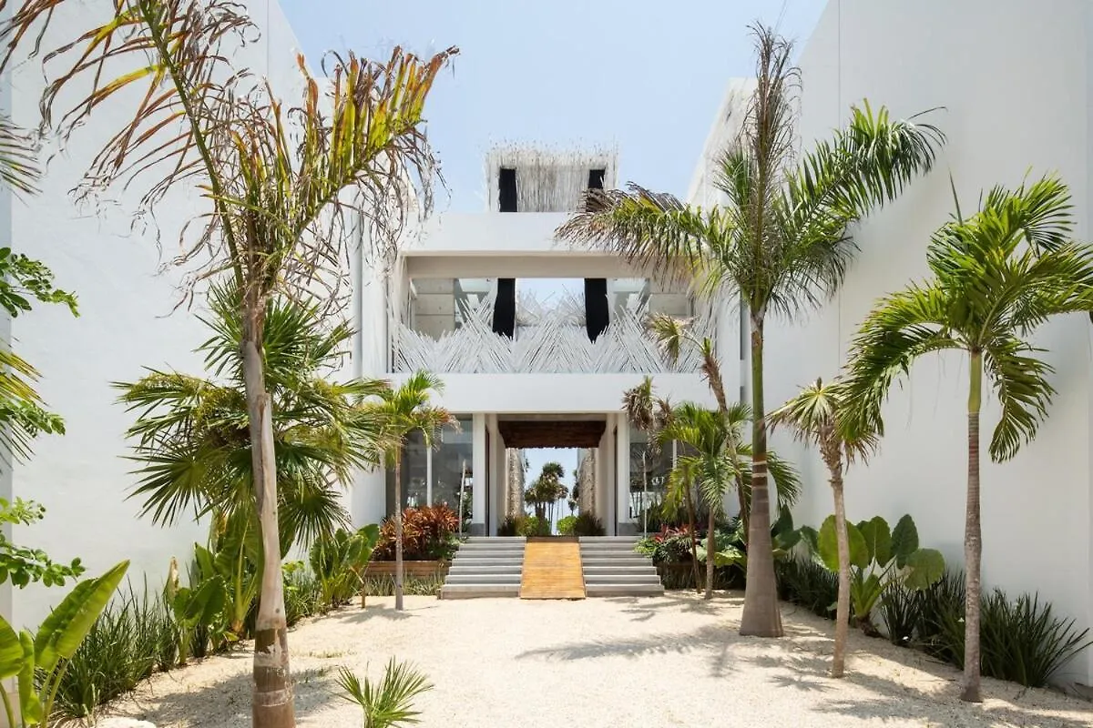 Villa Luxury Oceanfront Estate With Pool, Staff, Sleeps 24 Tulum